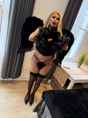 Carol Delavega 35