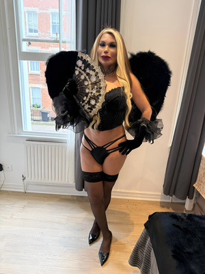 Carol Delavega 38