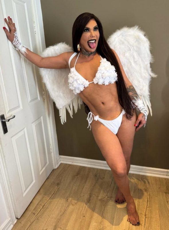 Carol Delavega 24