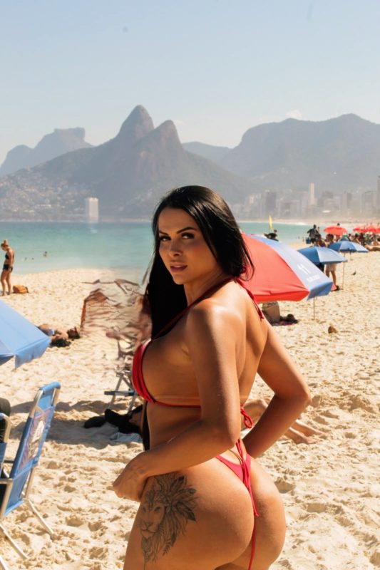 Liah Souza 3