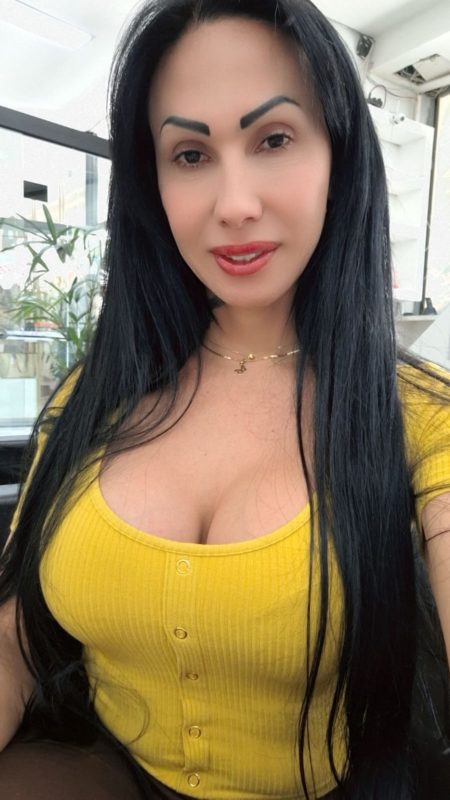 Bella Lary 3