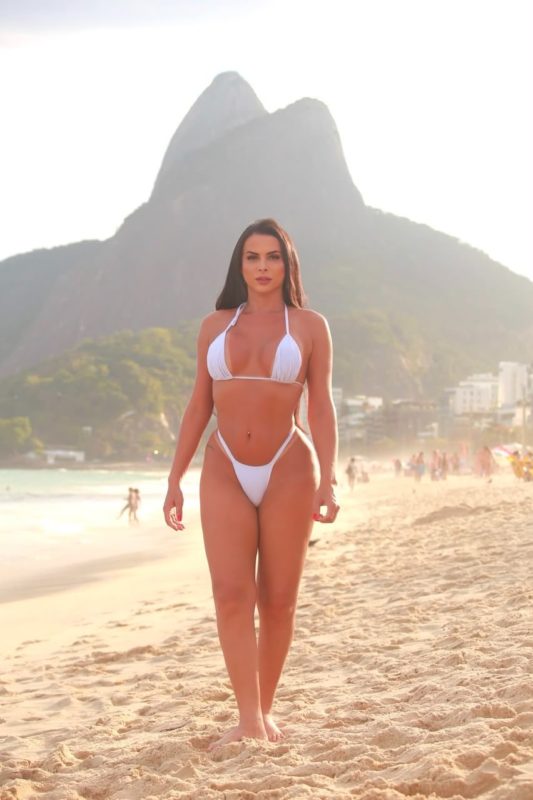 Liah Souza 15