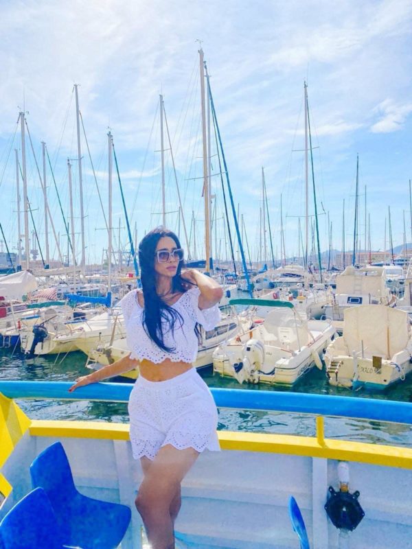 Dafinny Brunette 20