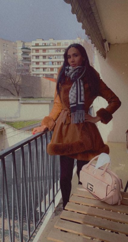 Dafinny Brunette 35
