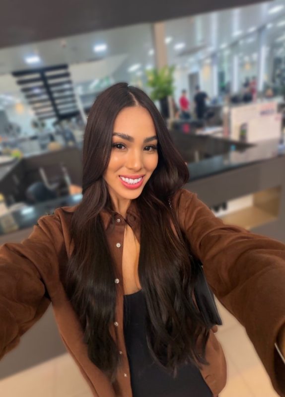 Larissa Araújo 50