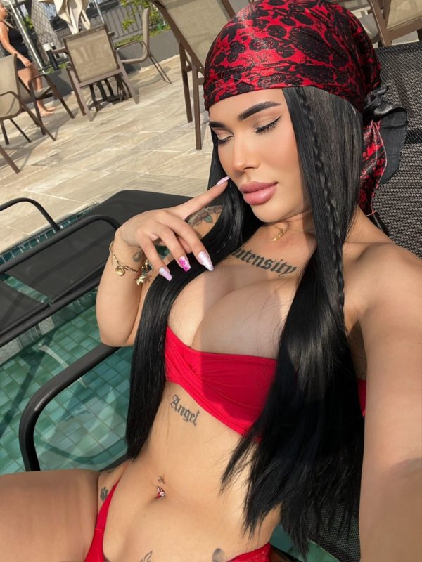 Tália Transex 4