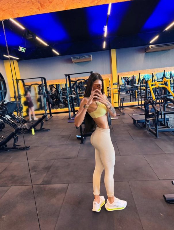 Larissa Araújo 44