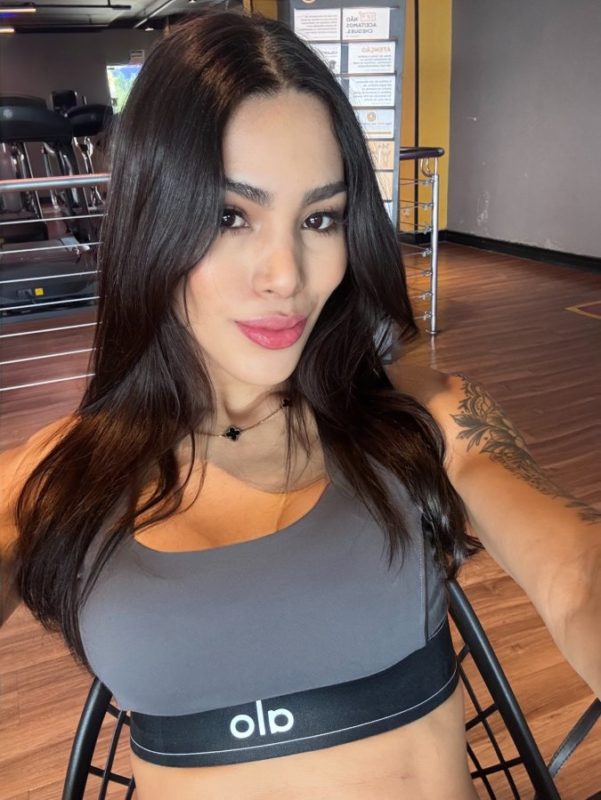 Larissa Araújo 68