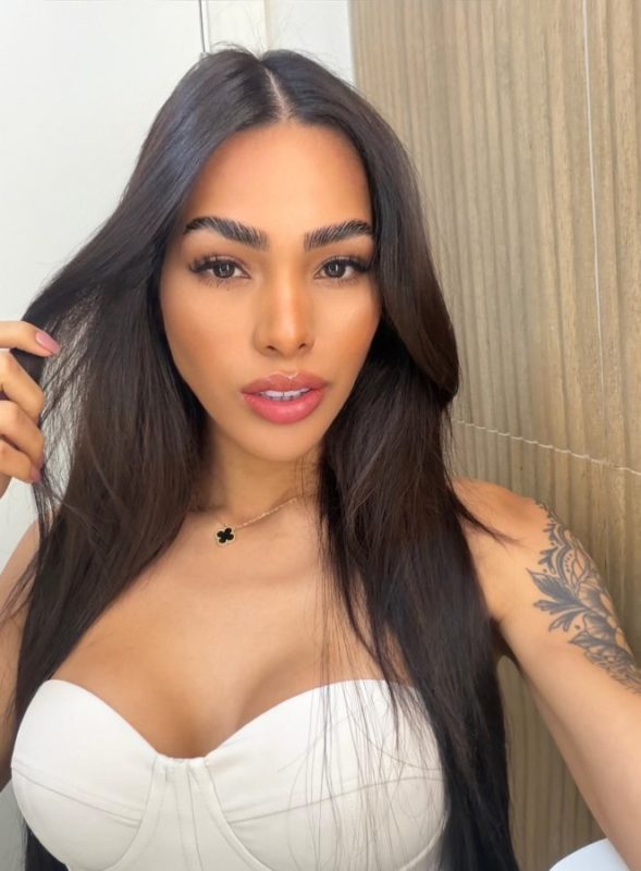 Larissa Araújo 53