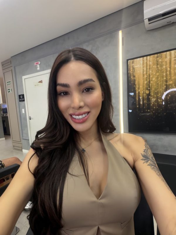 Larissa Araújo 36