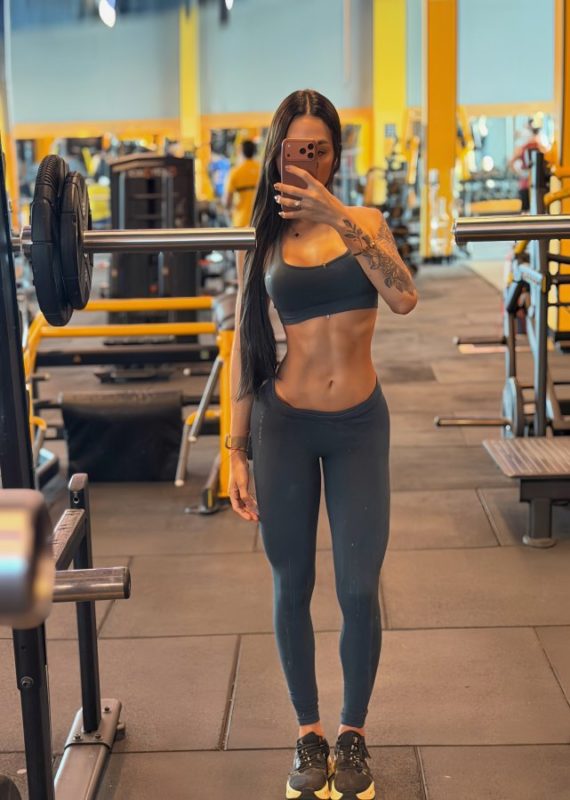 Larissa Araújo 24