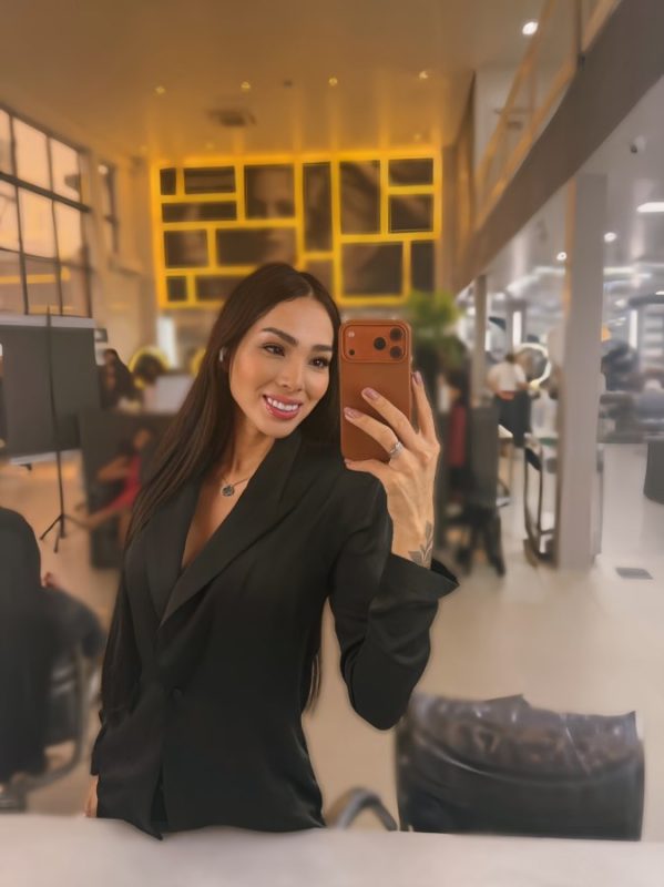 Larissa Araújo 27