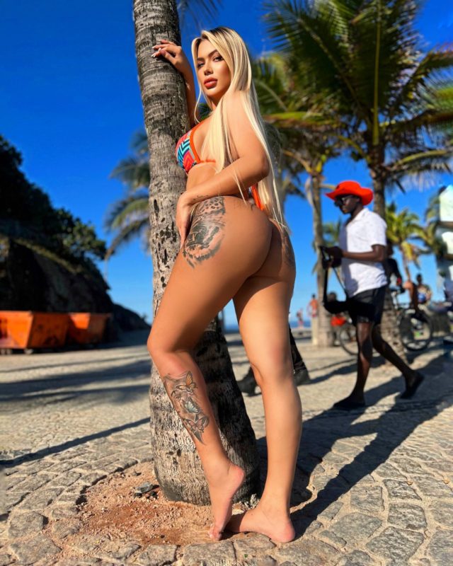 Tália Transex 8