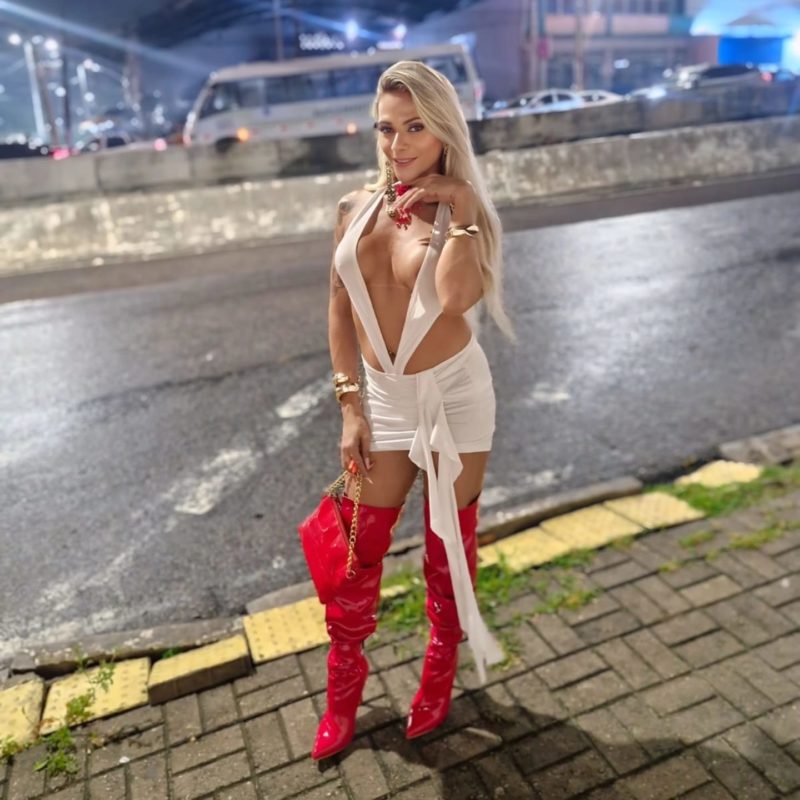 Larah Canuto 13