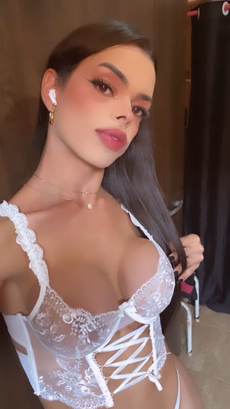 Bianca Rios 6