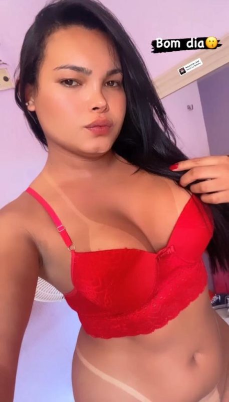 Josy Fernandes 24