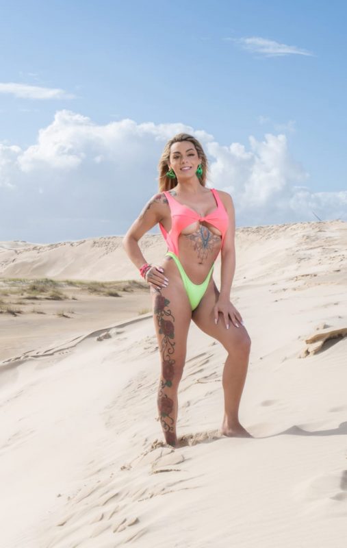 Karen Souza 10