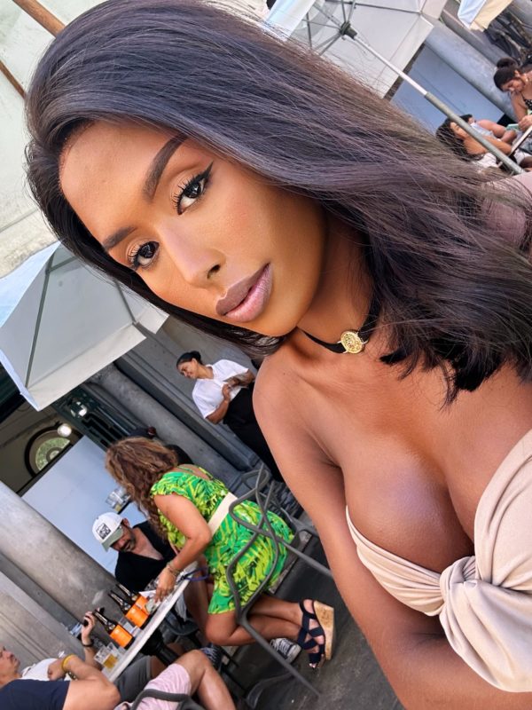 Alessandra Campbell 76