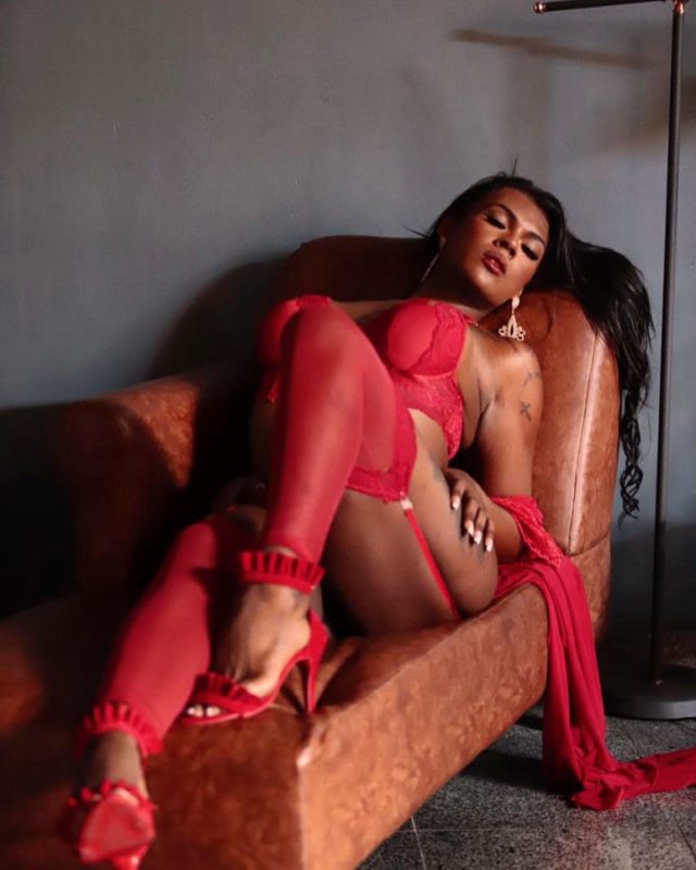 Gabriela Lemos 27