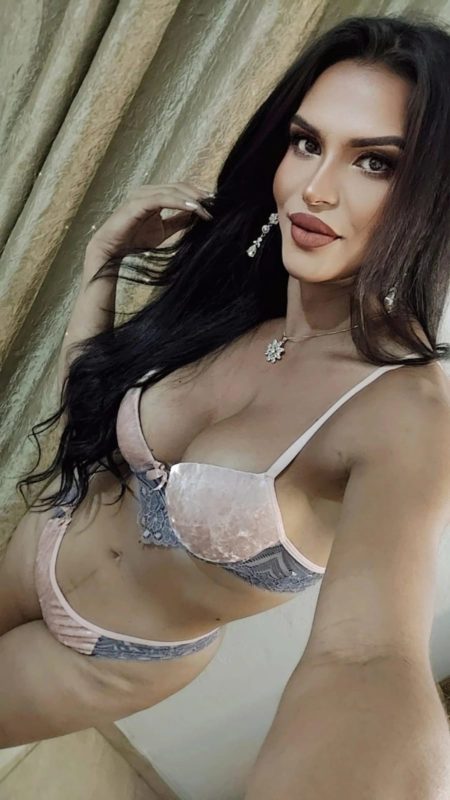 Francine Macedo 25