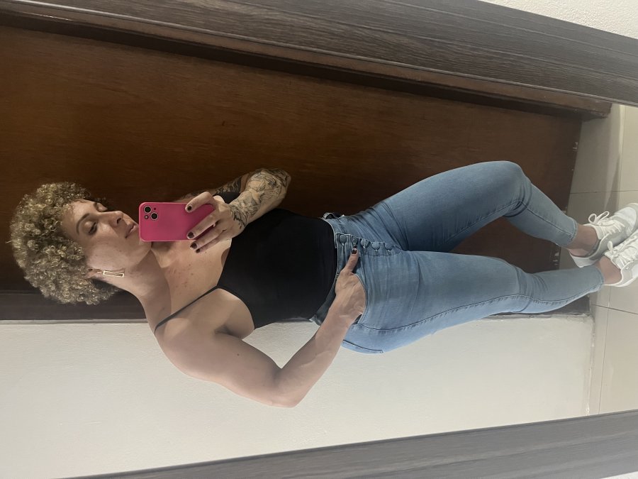 Sthefany Venturiny 40
