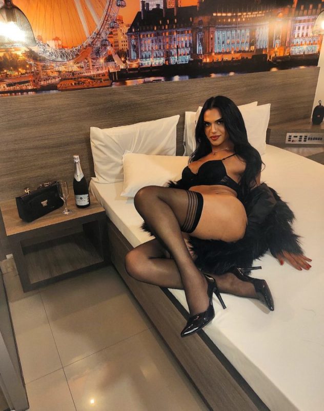 Francine Macedo 11