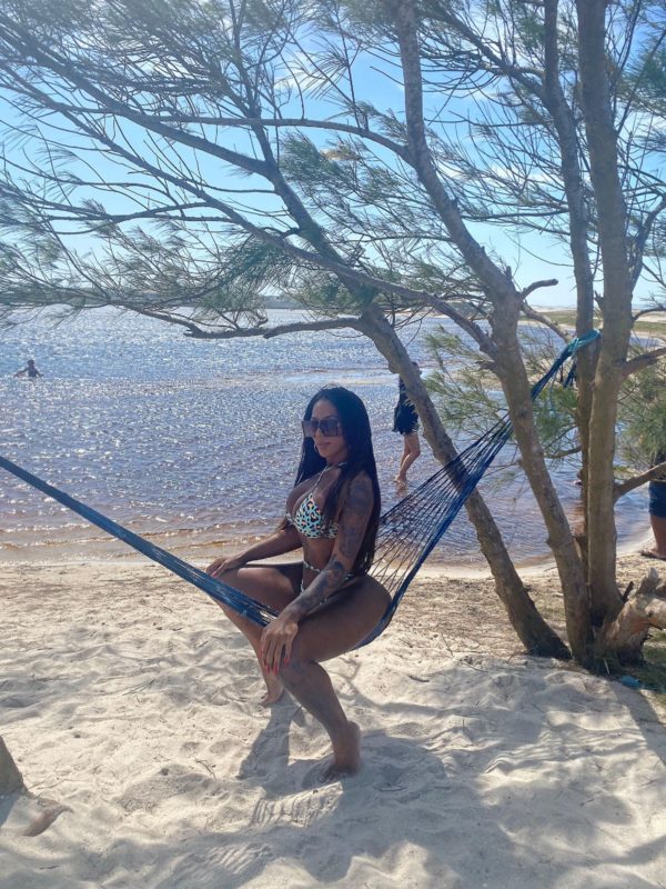 Jhennifer Mansur 48