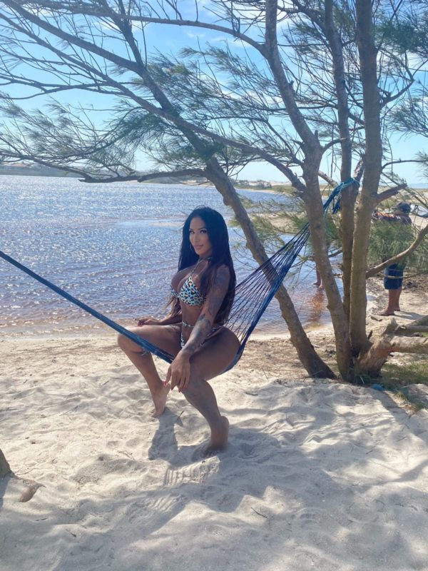 Jhennifer Mansur 49