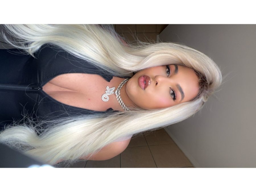 Mia Cavalona 1