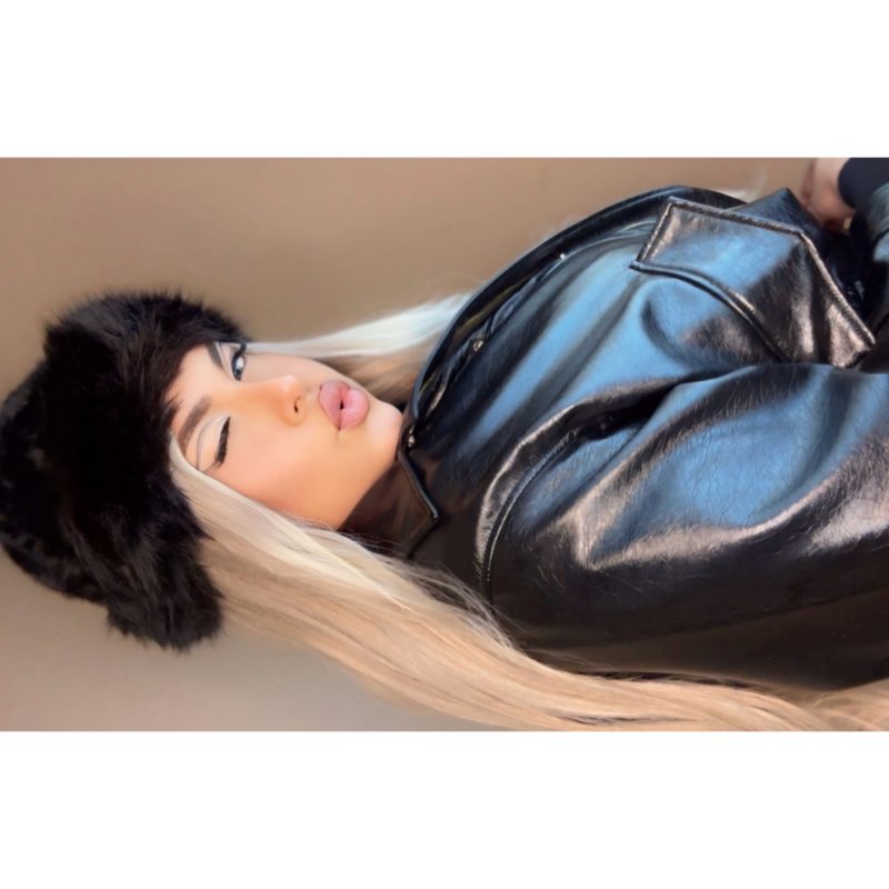 Mia Cavalona 8
