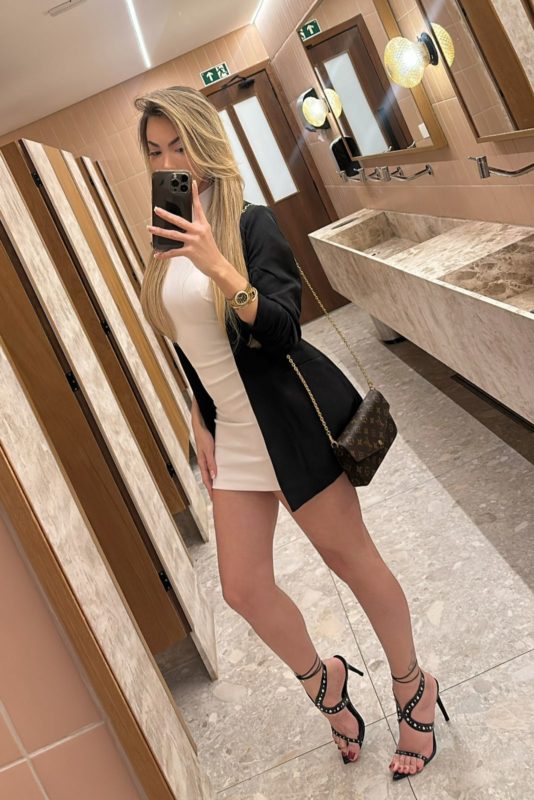 Mickaelly Menegazzi 15