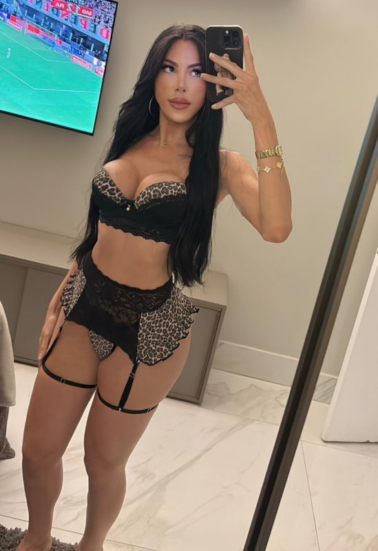 Mickaelly Menegazzi 28