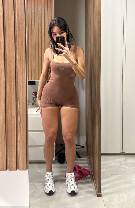 Mickaelly Menegazzi 16