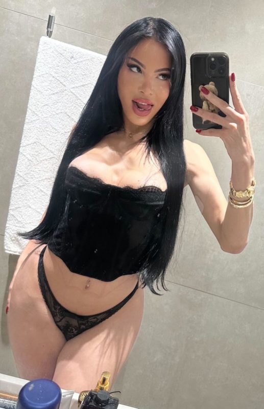 Mickaelly Menegazzi 32