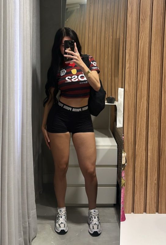 Mickaelly Menegazzi 15