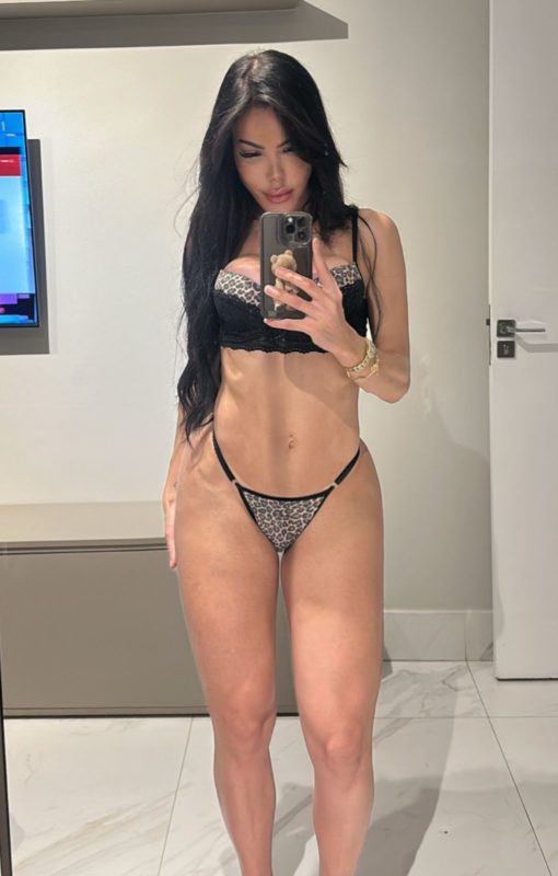 Mickaelly Menegazzi 40