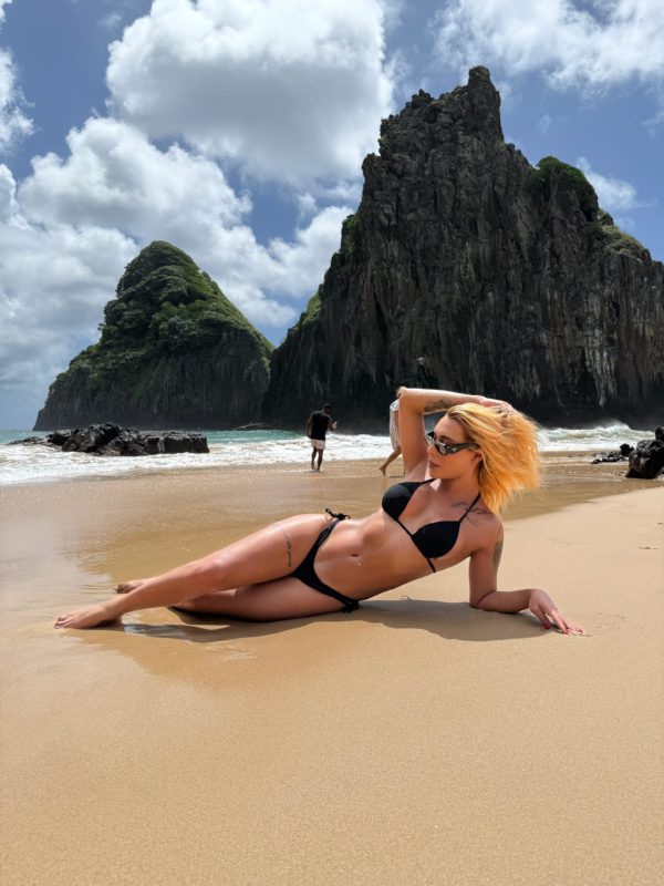 Larissa Azevedo @ travesticomlocal.com.br