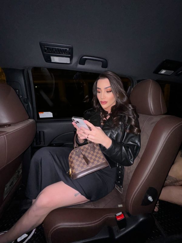 Ana Victoria 40