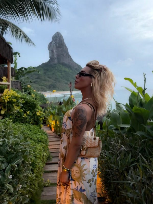 Larissa Azevedo 19