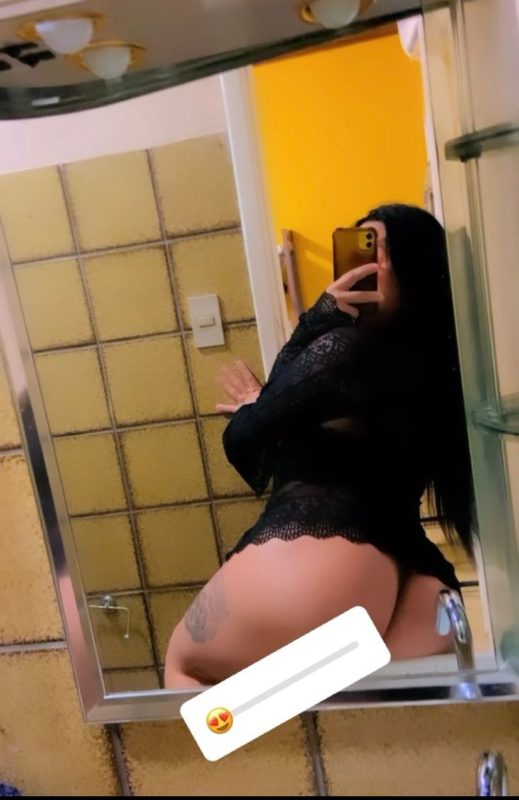 Isabella Souza 52