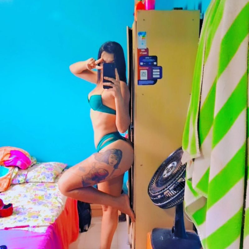 Naylla Ferrari 13
