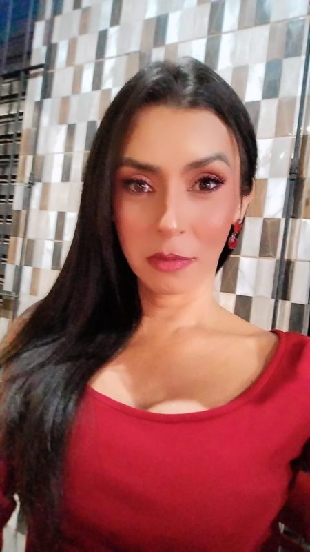Naylla Ferrari 16