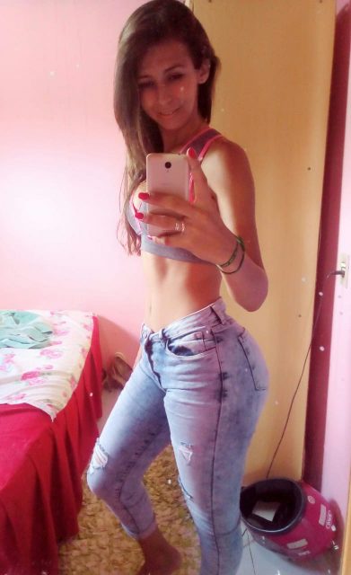 Naylla Ferrari 143