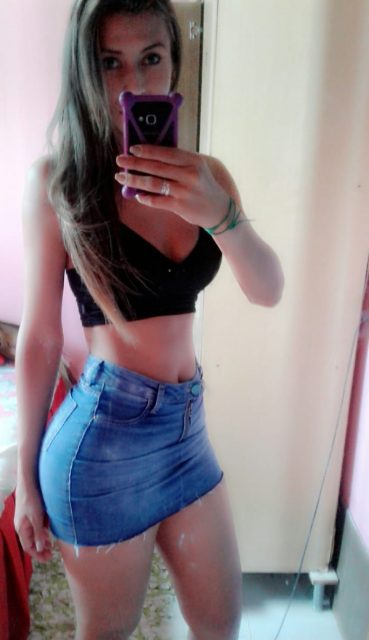 Naylla Ferrari 141