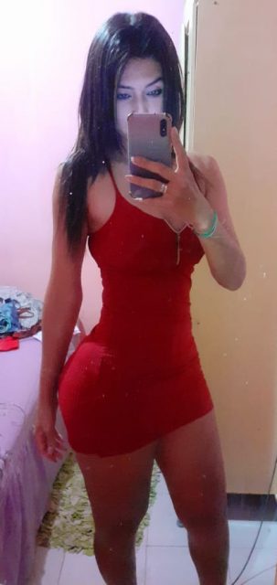 Naylla Ferrari 261