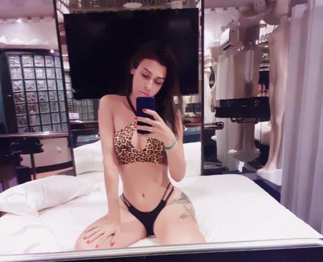 Naylla Ferrari 219