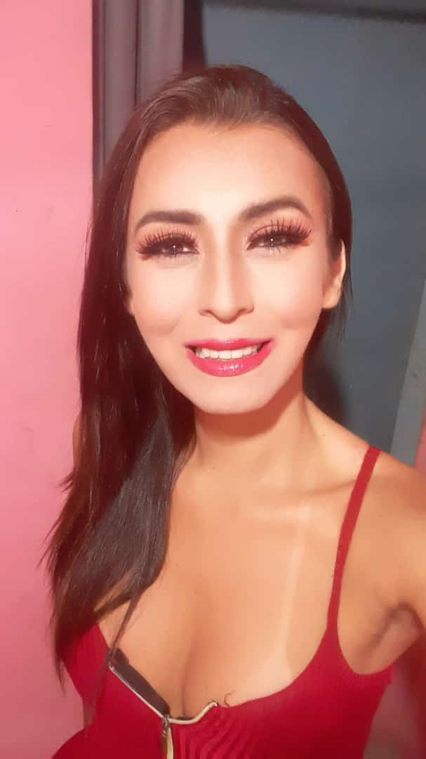 Naylla Ferrari 387