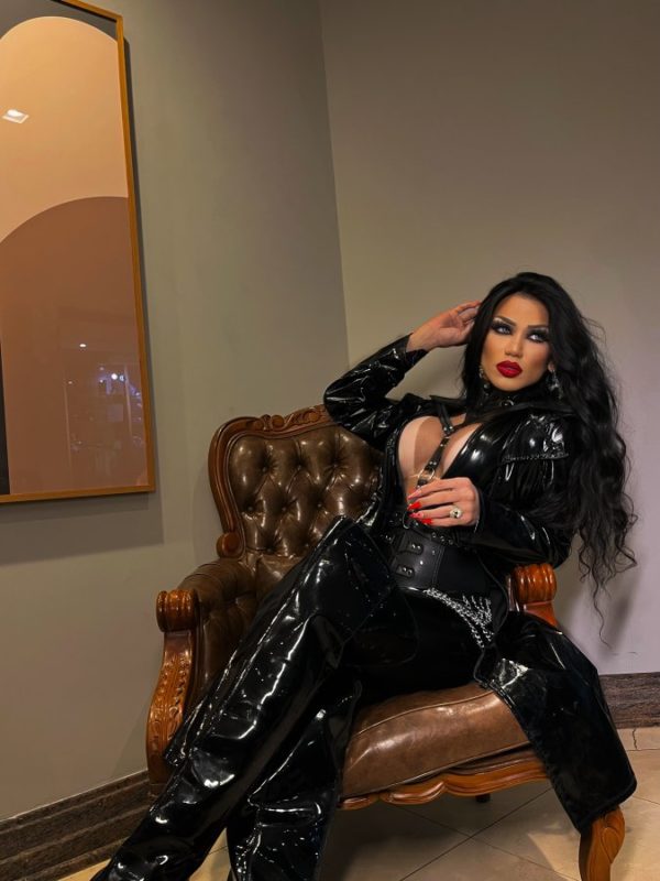 Anny Dominatrix 32