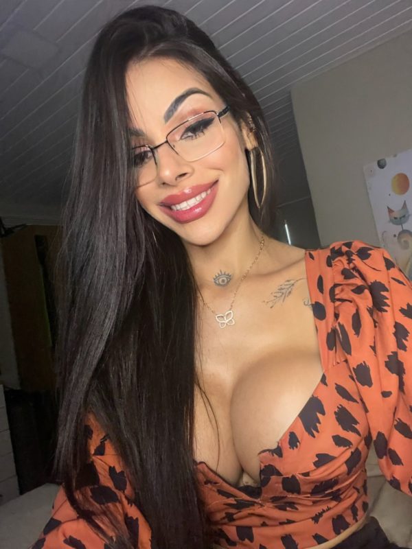 Lívia de Castro 73