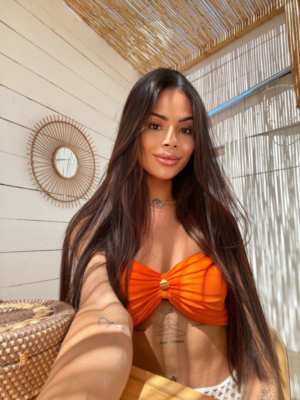 Lívia de Castro 77